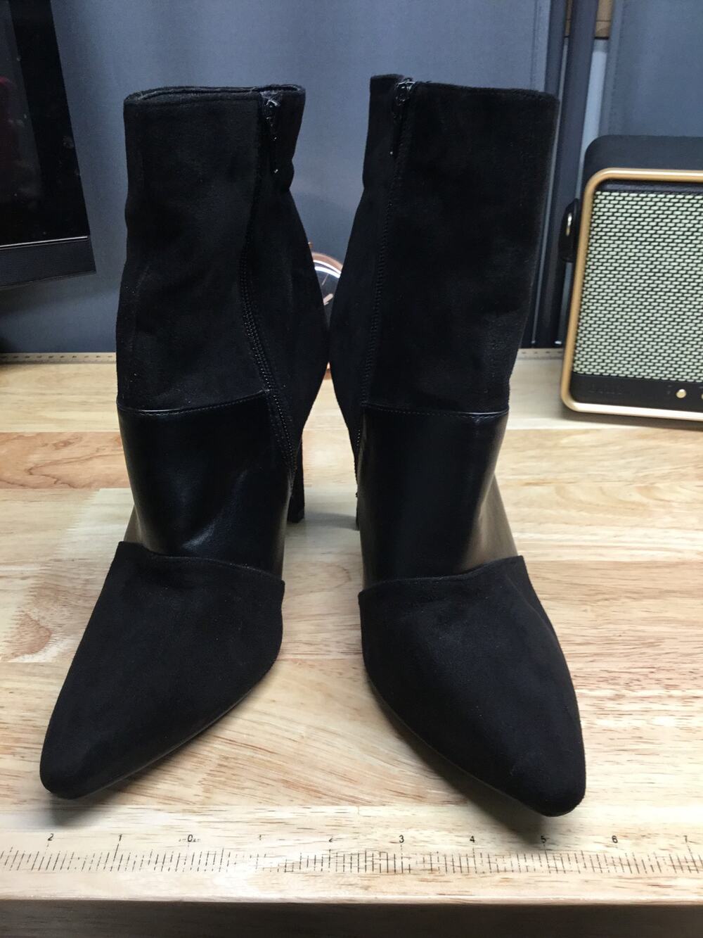 Halston Harpper-s Women's 8.5 Black Suede Side Zip Stiletto Pointed Toe Boots
